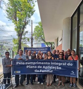 Auditores-Fiscais realizam Ato Público em frente à Superintendência da 6ª Região Fiscal